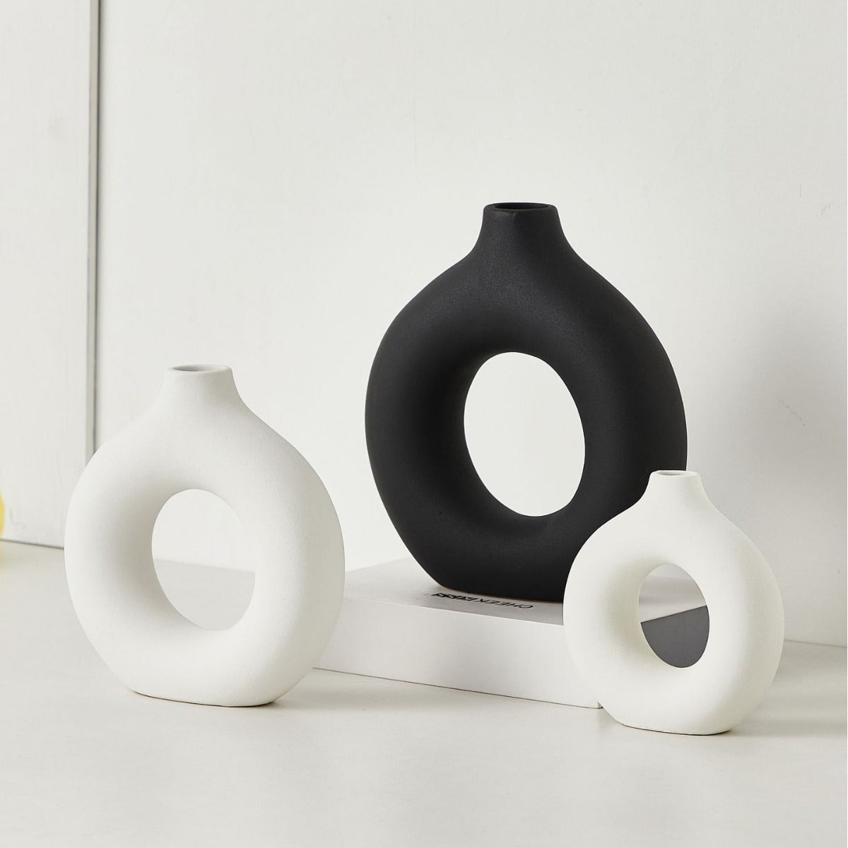 0 | 创意甜甜圈ins风黑色陶瓷花瓶摆件 客厅插花餐桌软装饰品花器批发
